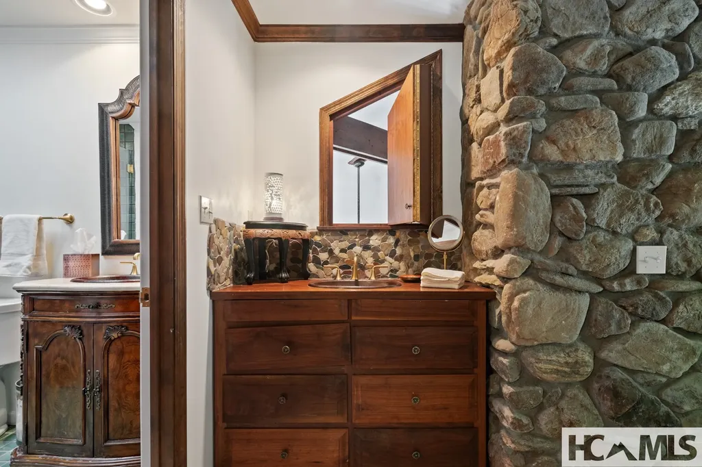 711 Flat Mountain Road Highlands NC 28741