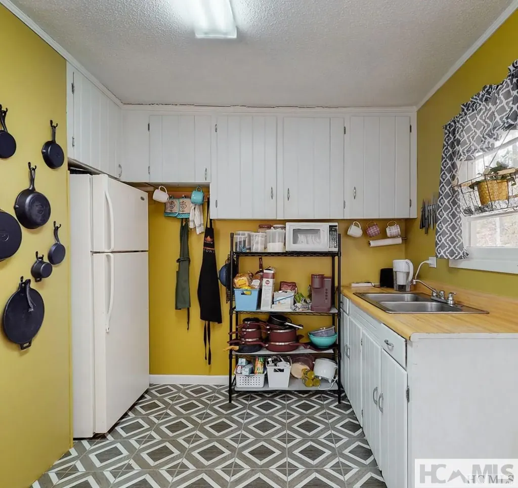 7 Grefe Road Scaly Mountain NC 28775