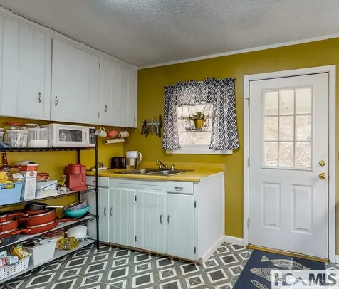 7 Grefe Road Scaly Mountain NC 28775