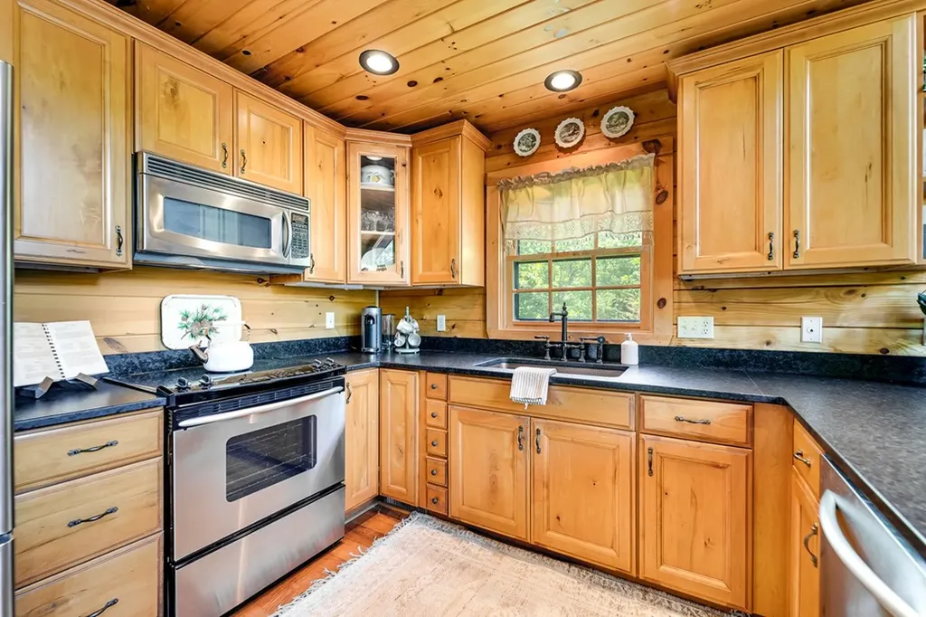 301 Cardinal Ridge Drive Highlands NC 28741