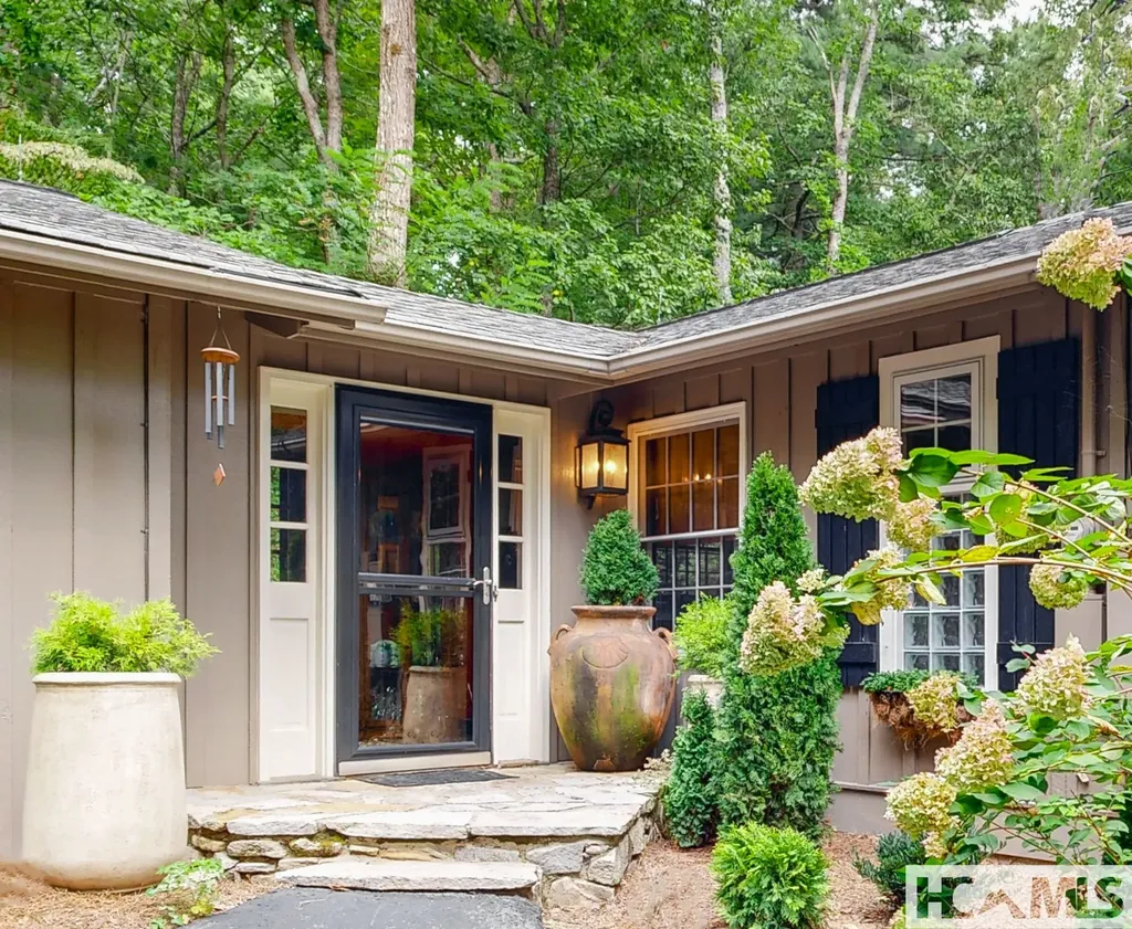 424 Split Rail Row Highlands NC 28741