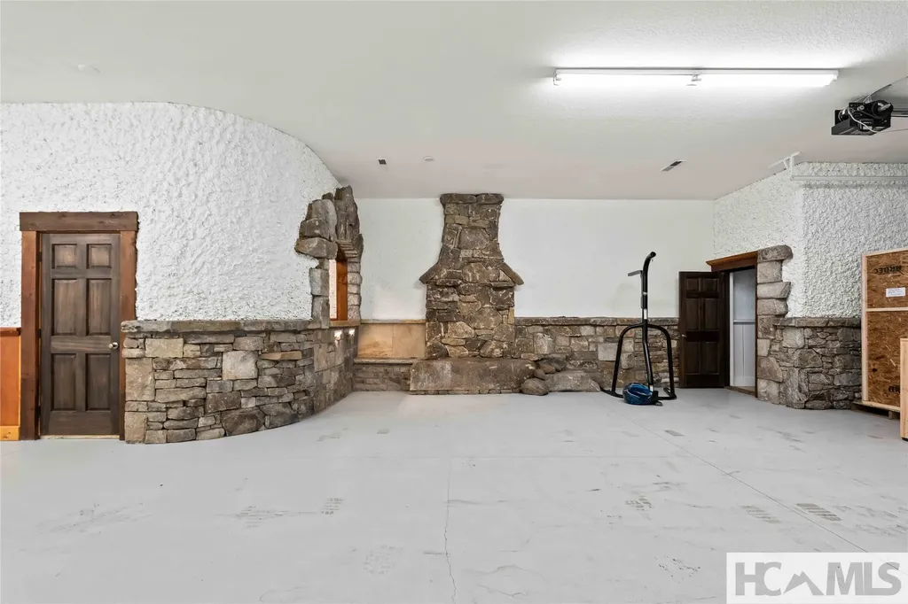 19 Cabe Place Highlands NC 28741