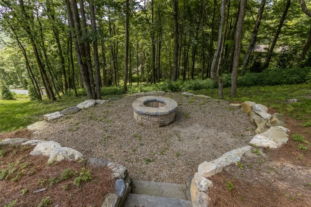 237 Glassy Rock Lane Glenville NC 28736