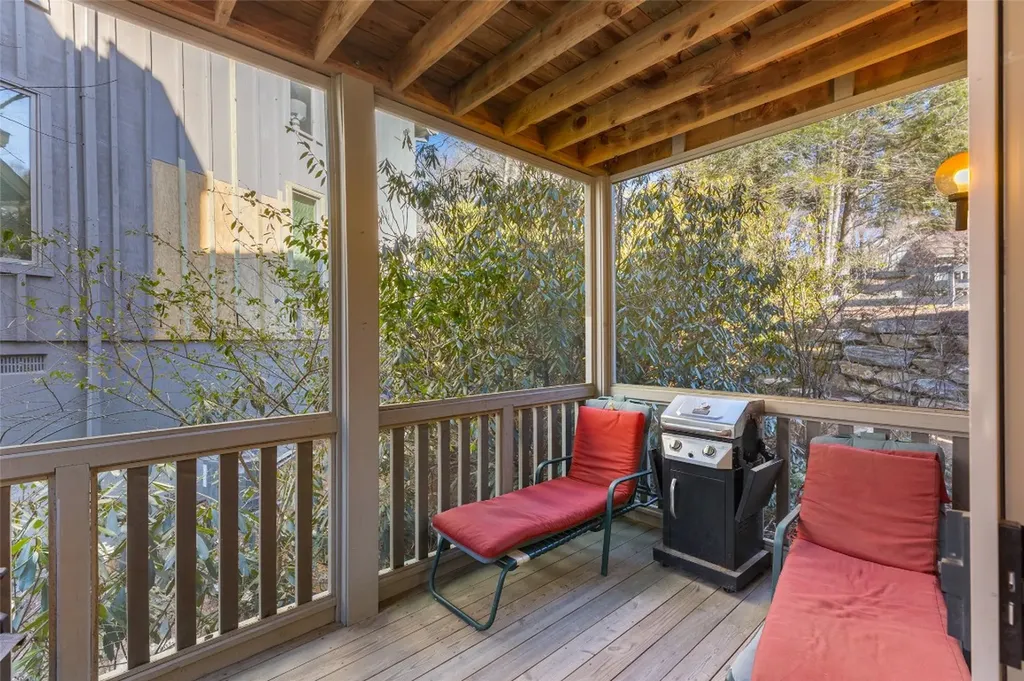 223 Chestnut Cove Highlands NC 28741