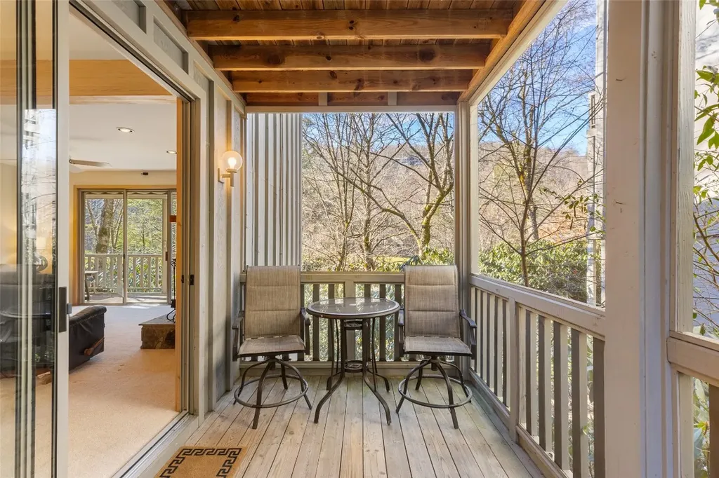 223 Chestnut Cove Highlands NC 28741