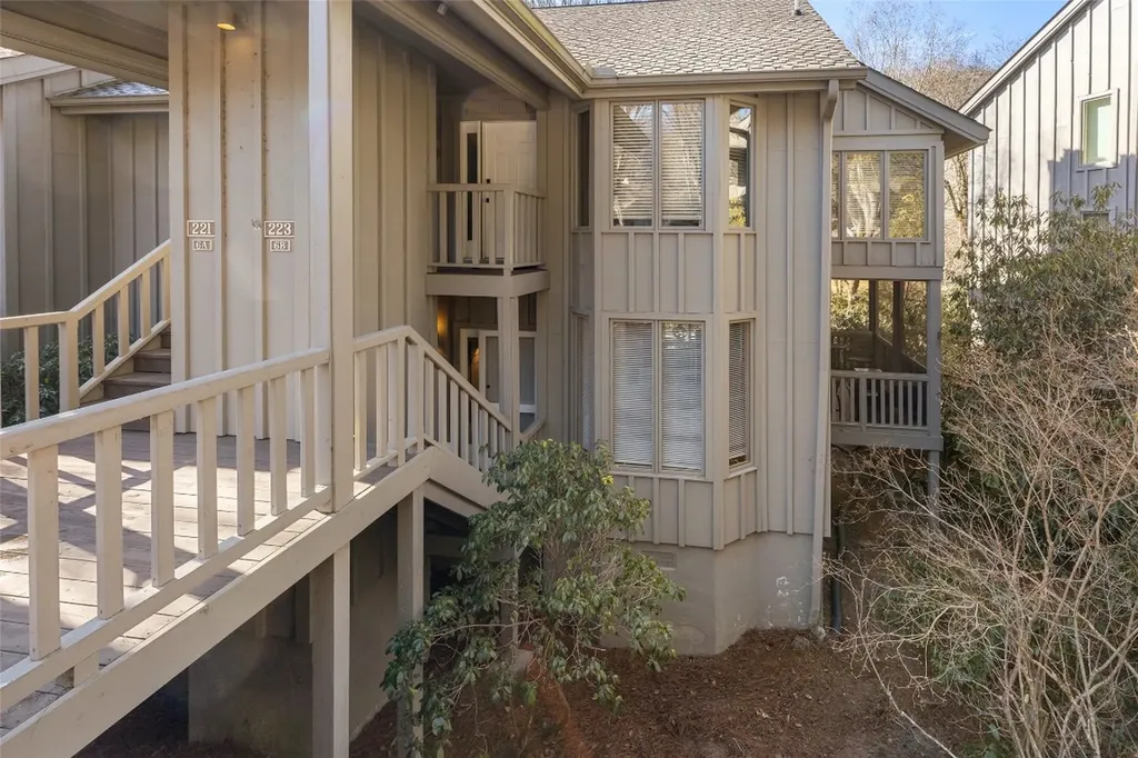 223 Chestnut Cove Highlands NC 28741