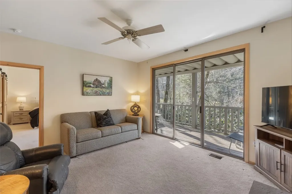 223 Chestnut Cove Highlands NC 28741