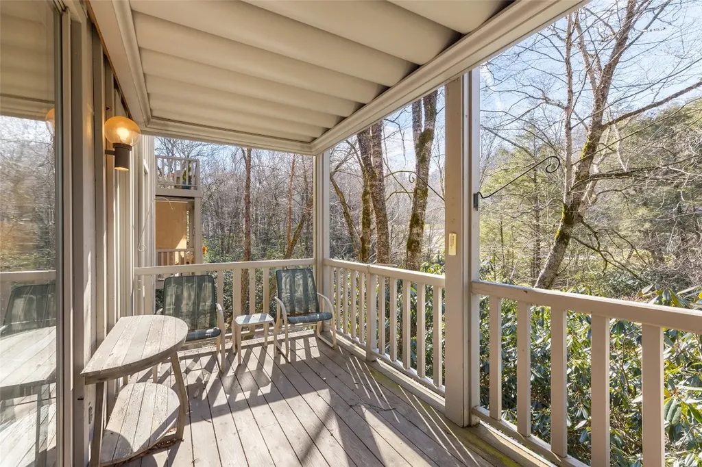 223 Chestnut Cove Highlands NC 28741