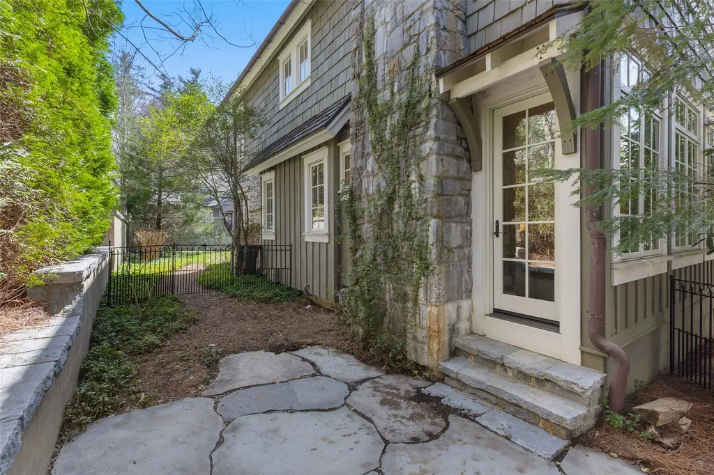 25 Old Edwards Circle Highlands NC 28741