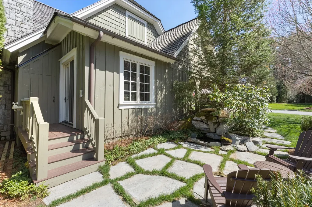 25 Old Edwards Circle Highlands NC 28741