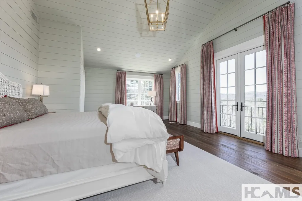 586 Mountain Meadow Lane Cashiers NC 28717