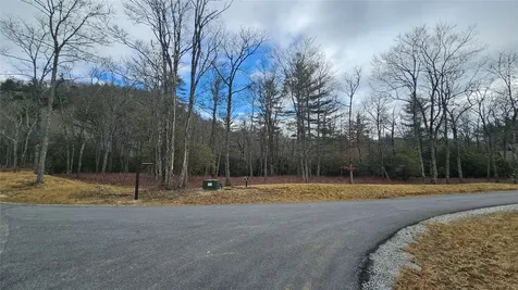 3 New Settlers Way Glenville NC 28736