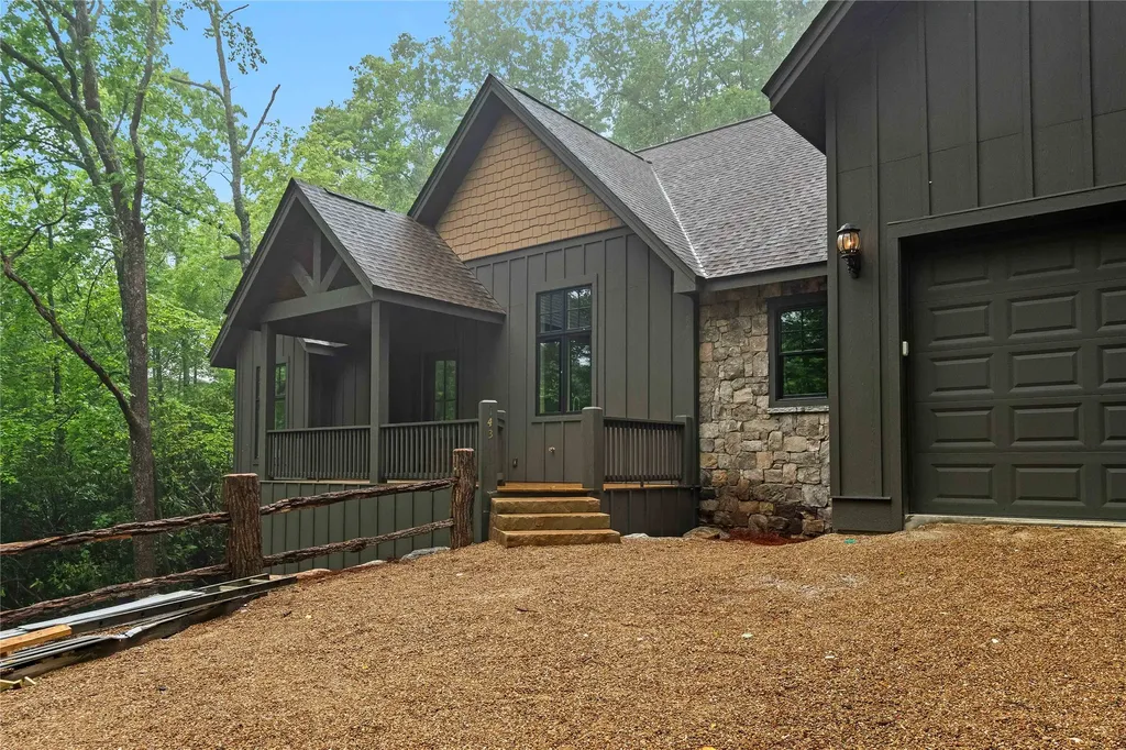 143 E Rochester Cashiers NC 28717