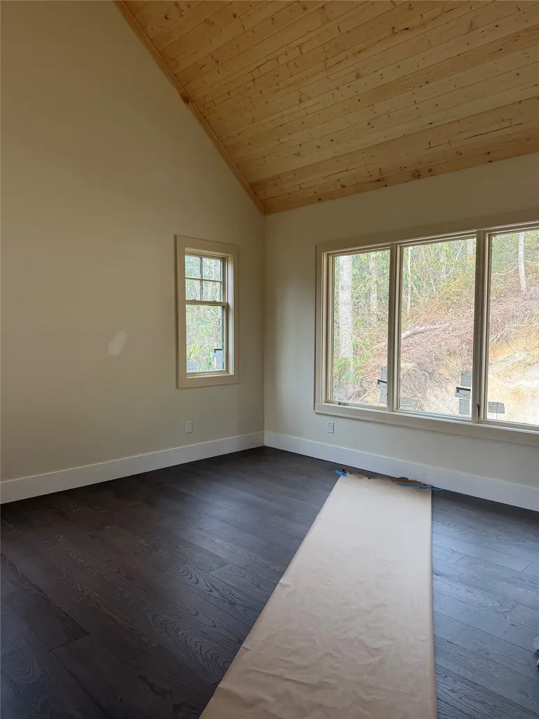 143 E Rochester Cashiers NC 28717