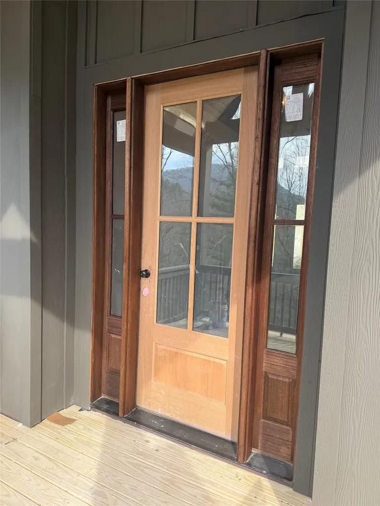 143 E Rochester Cashiers NC 28717