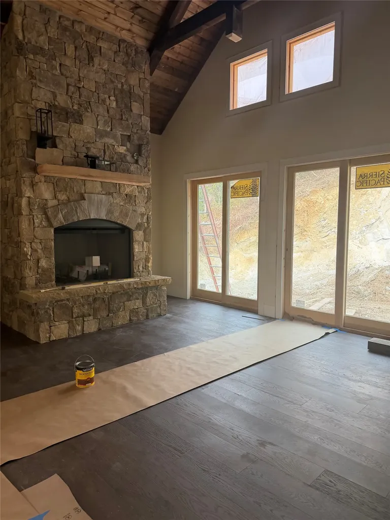 143 E Rochester Cashiers NC 28717