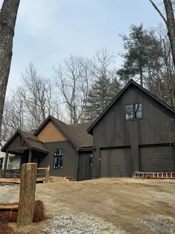 143 E Rochester Cashiers NC 28717