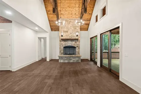 143 E Rochester Cashiers NC 28717