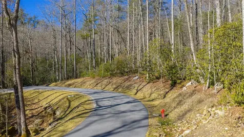 87 Flagstone Road Cashiers NC 28717