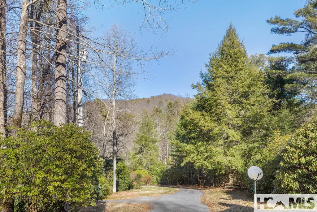 7330 S Highway 107 Cashiers NC 28717