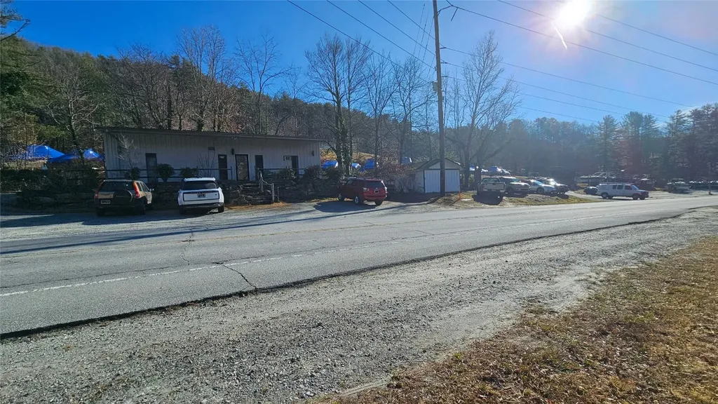 4806 Hwy 107 N Glenville NC 28736