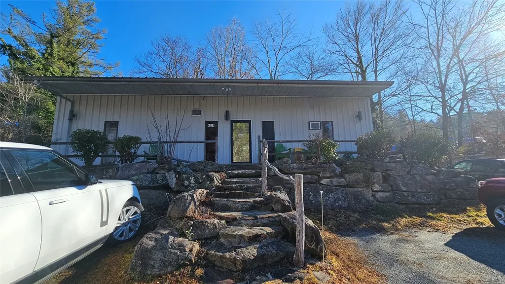 4806 Hwy 107 N Glenville NC 28736