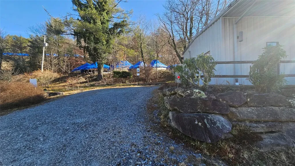 4806 Hwy 107 N Glenville NC 28736