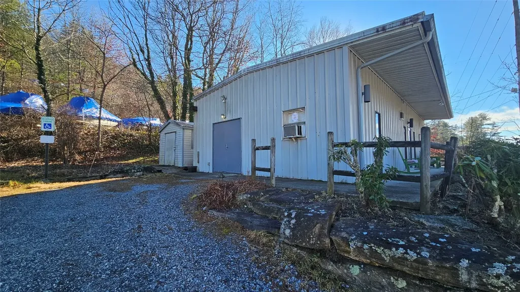 4806 Hwy 107 N Glenville NC 28736