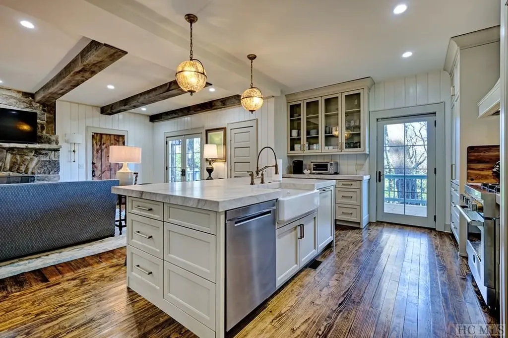 656 Big Bear Pen Road Highlands NC 28741