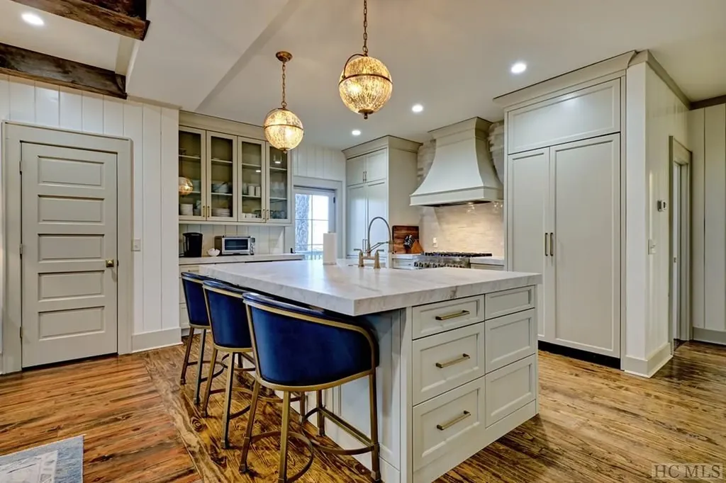 656 Big Bear Pen Road Highlands NC 28741