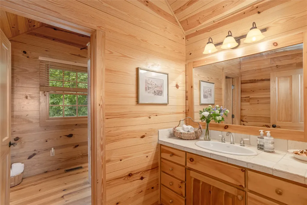 865 Toxaway Drive Lake Toxaway NC 28747