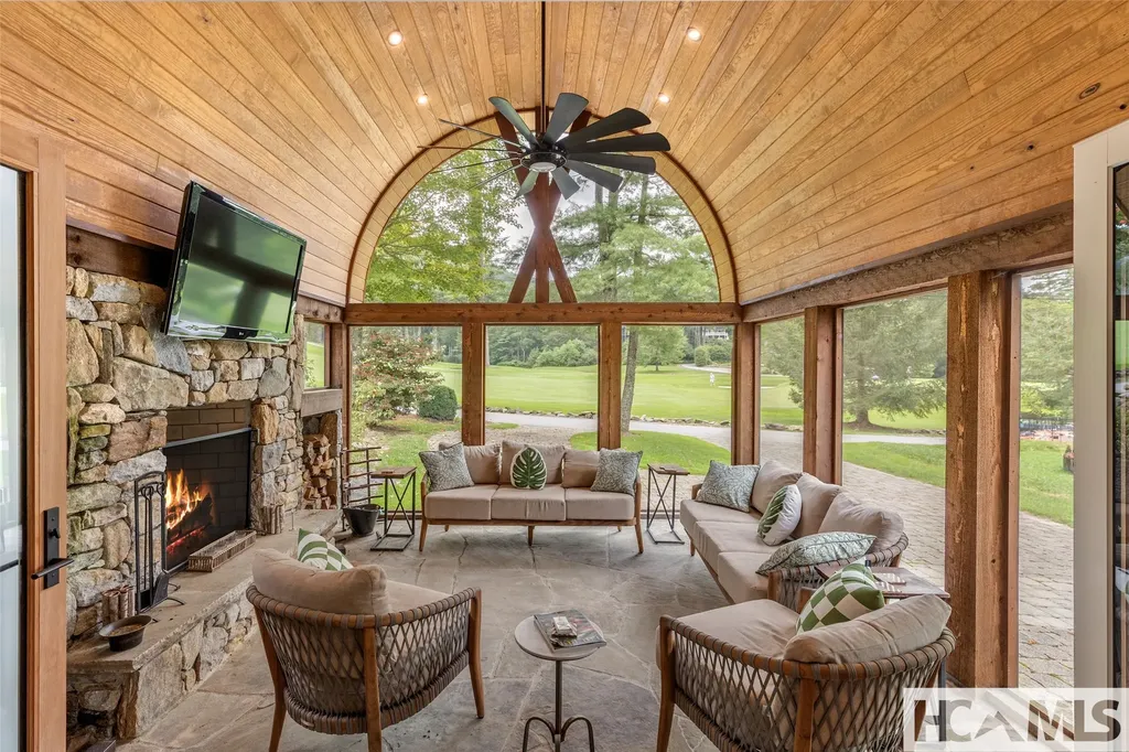 346 Hummingbird Lane Highlands NC 28741