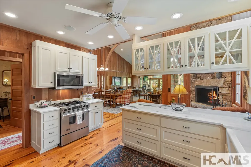 346 Hummingbird Lane Highlands NC 28741