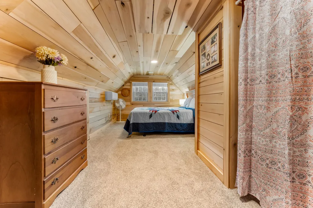 27 Hive Road Glenville NC 28736