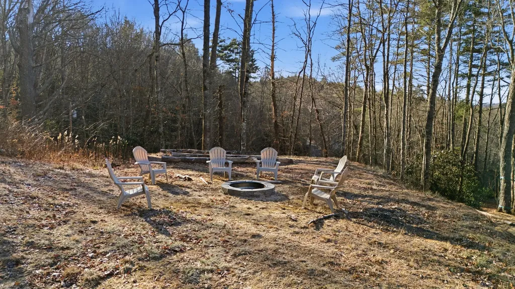 27 Hive Road Glenville NC 28736