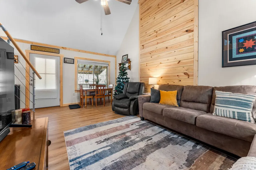 27 Hive Road Glenville NC 28736