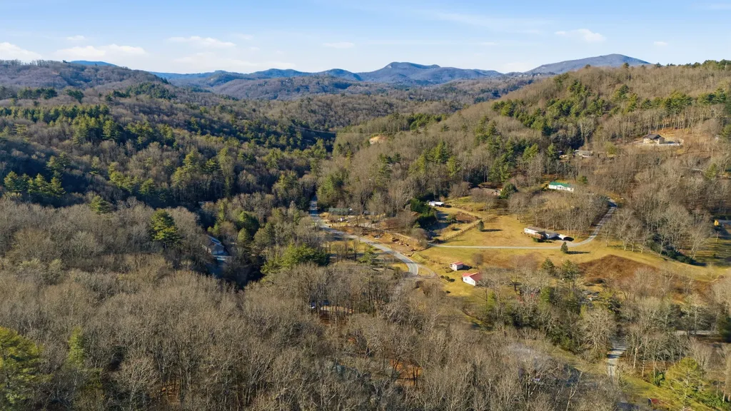 27 Hive Road Glenville NC 28736