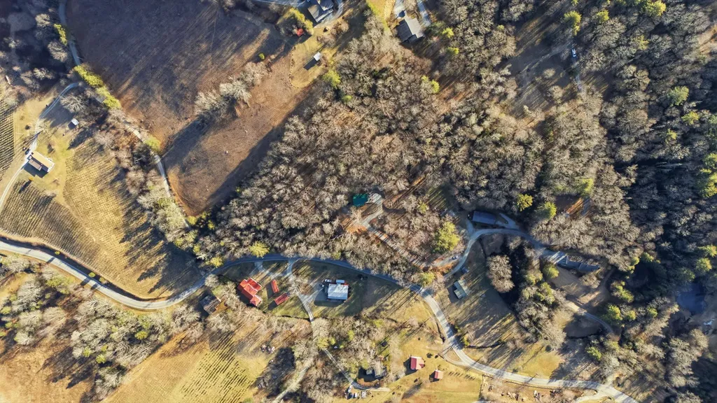 27 Hive Road Glenville NC 28736