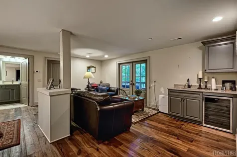 330 Western Rhodes Drive Highlands NC 28741