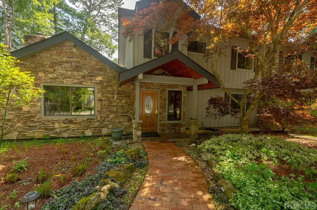 21 Echo Springs Court Lake Toxaway NC 28747