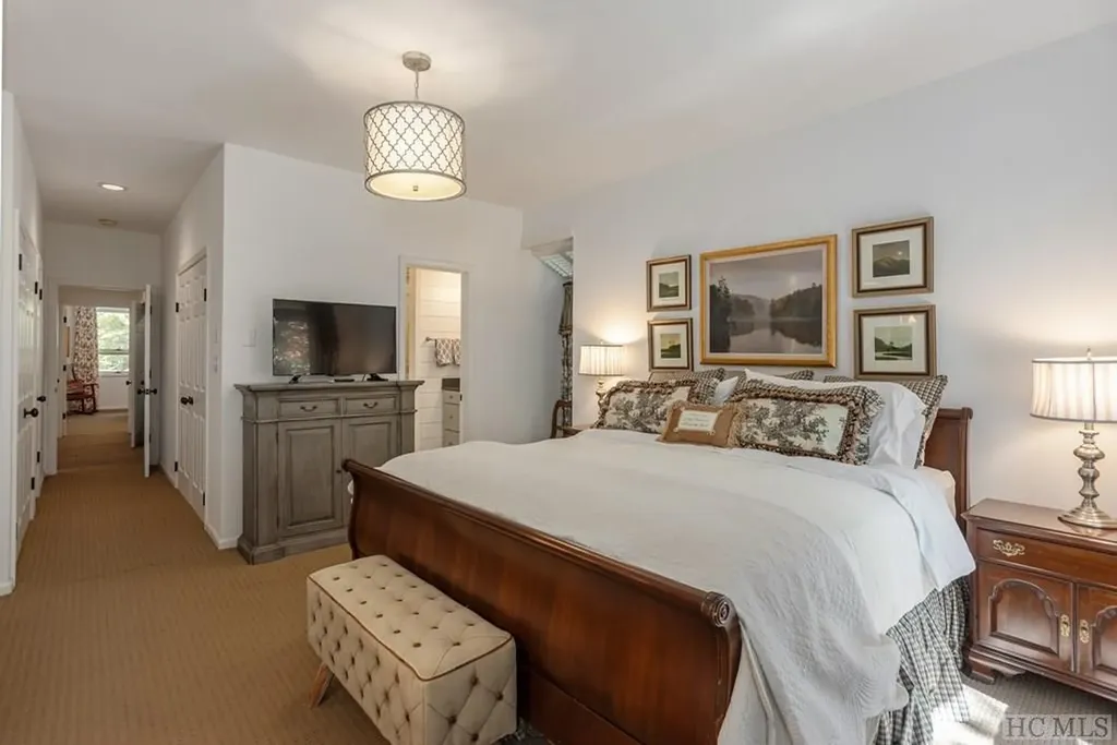 48 St Andrews Drive Sapphire NC 28774