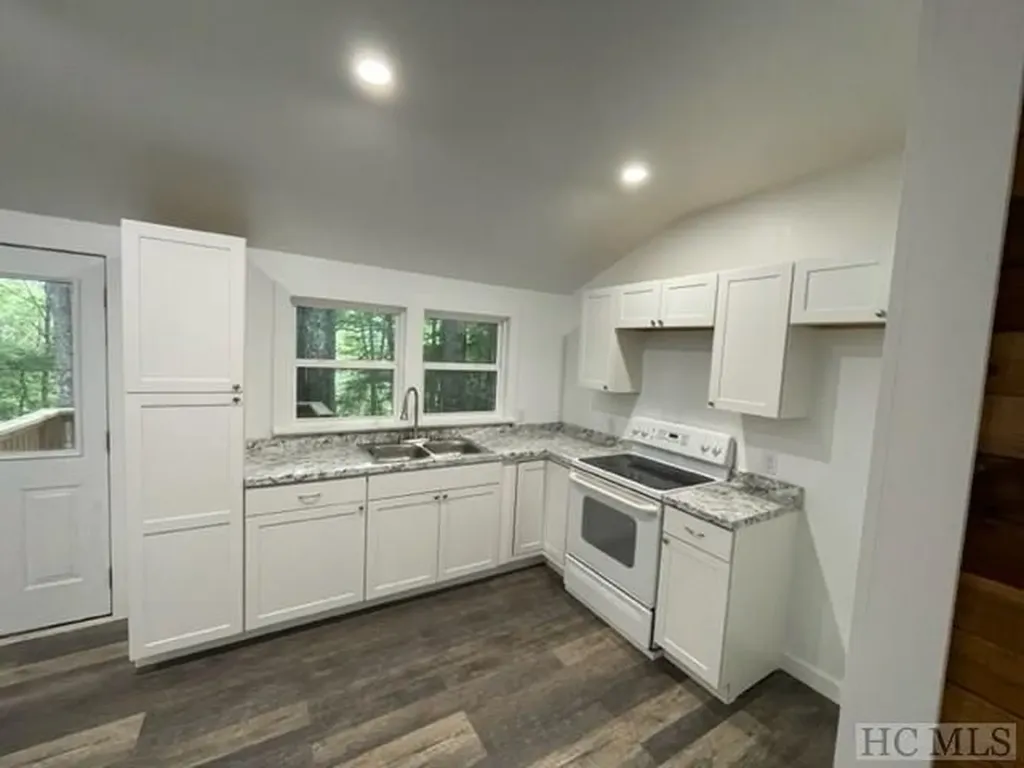 254 Cottage Row Cashiers NC 28717