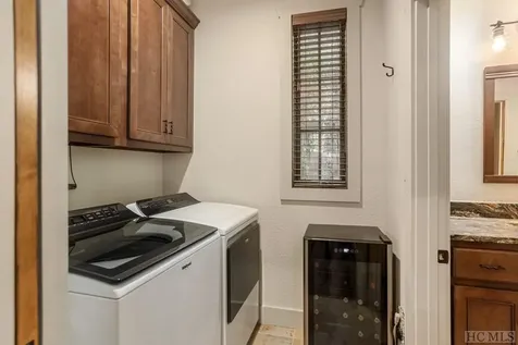 30 Outpost Trail Glenville NC 28736