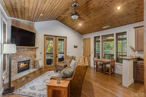30 Outpost Trail Glenville NC 28736