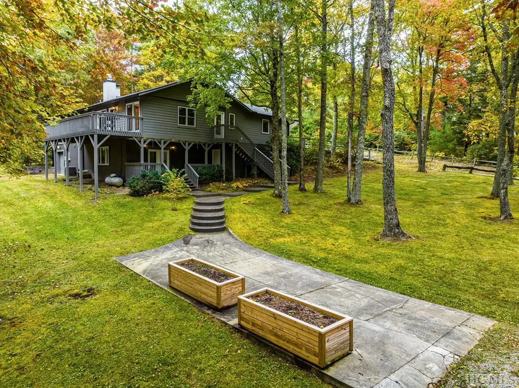 218 Treasurewood Road Glenville NC 28736