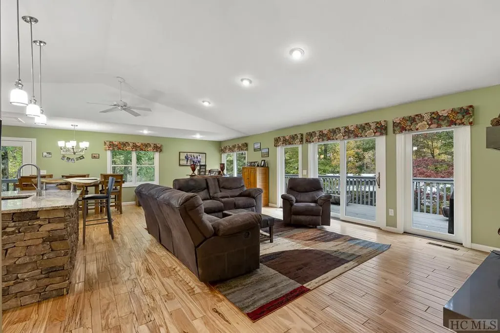 218 Treasurewood Road Glenville NC 28736