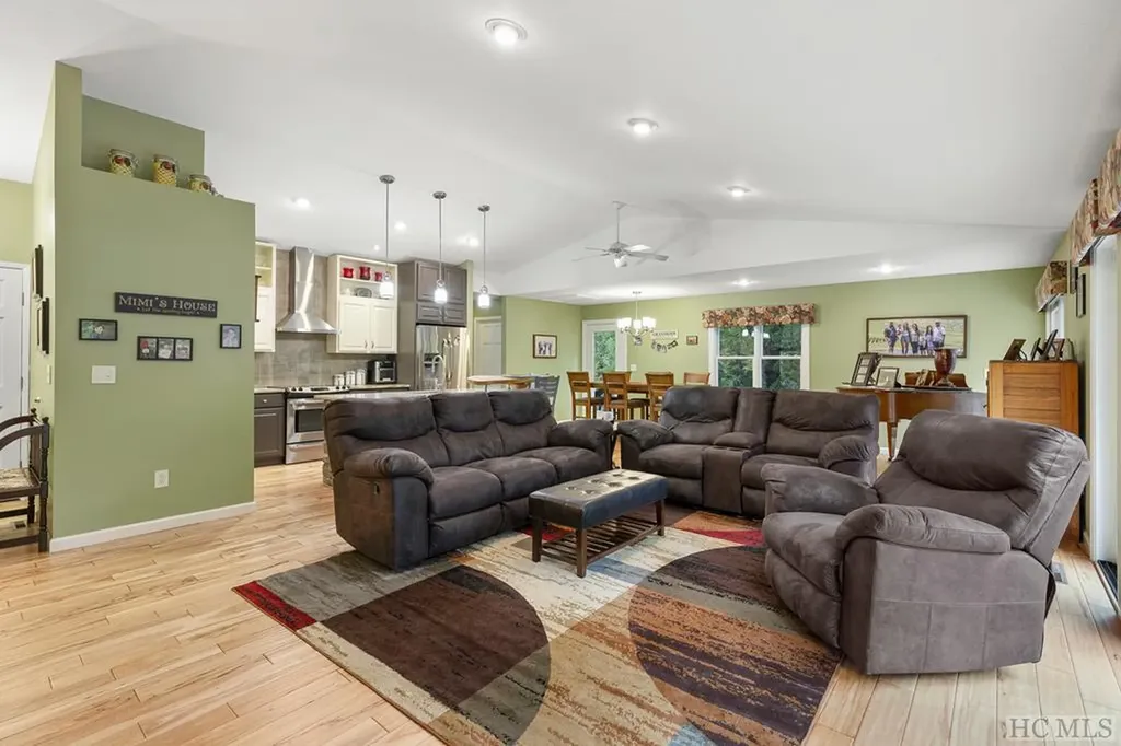 218 Treasurewood Road Glenville NC 28736