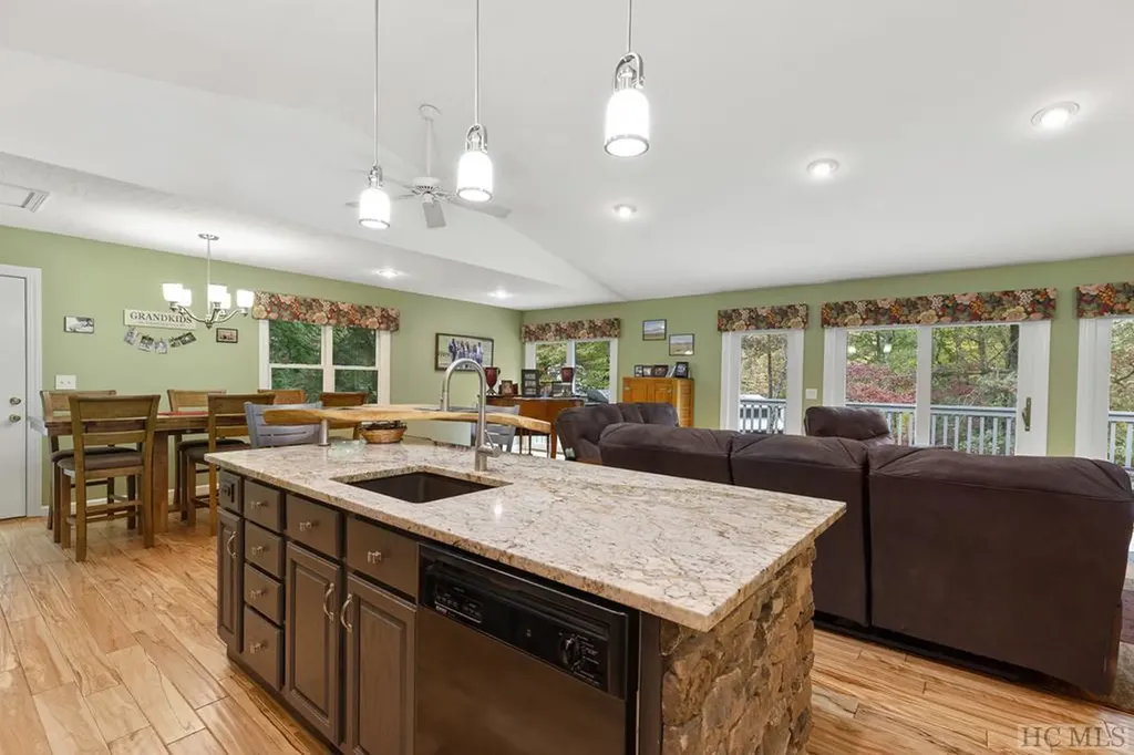 218 Treasurewood Road Glenville NC 28736