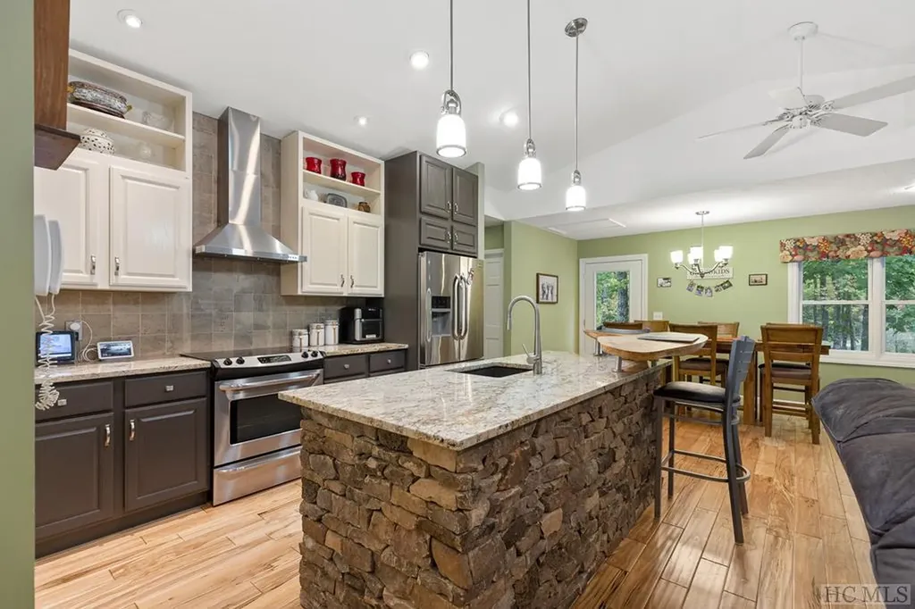 218 Treasurewood Road Glenville NC 28736