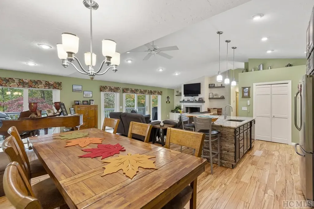 218 Treasurewood Road Glenville NC 28736